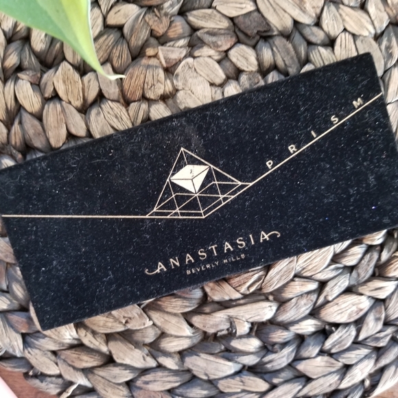 Anastasia Beverly Hills Other - Anastasia Beverly Hills Prism Palette